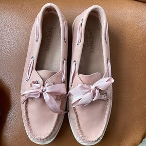 Super soft pale pink leather Sperry top-sided ribbon laces size 8